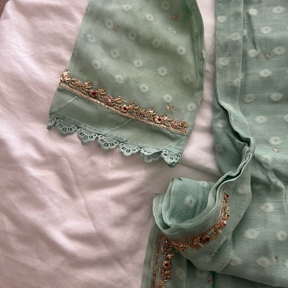 Agha Noor small embroidered Kurta - Picture 4 of 6